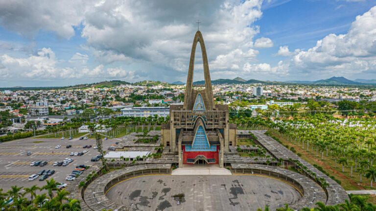 Cruzar la Frontera en Jimaní: Una Experiencia Única entre Dominicana y Haití