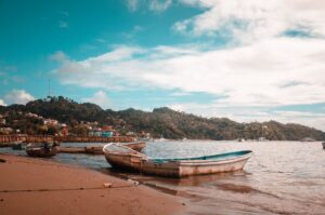 Explora el Puerto de Pescadores en Neiba, República Dominicana