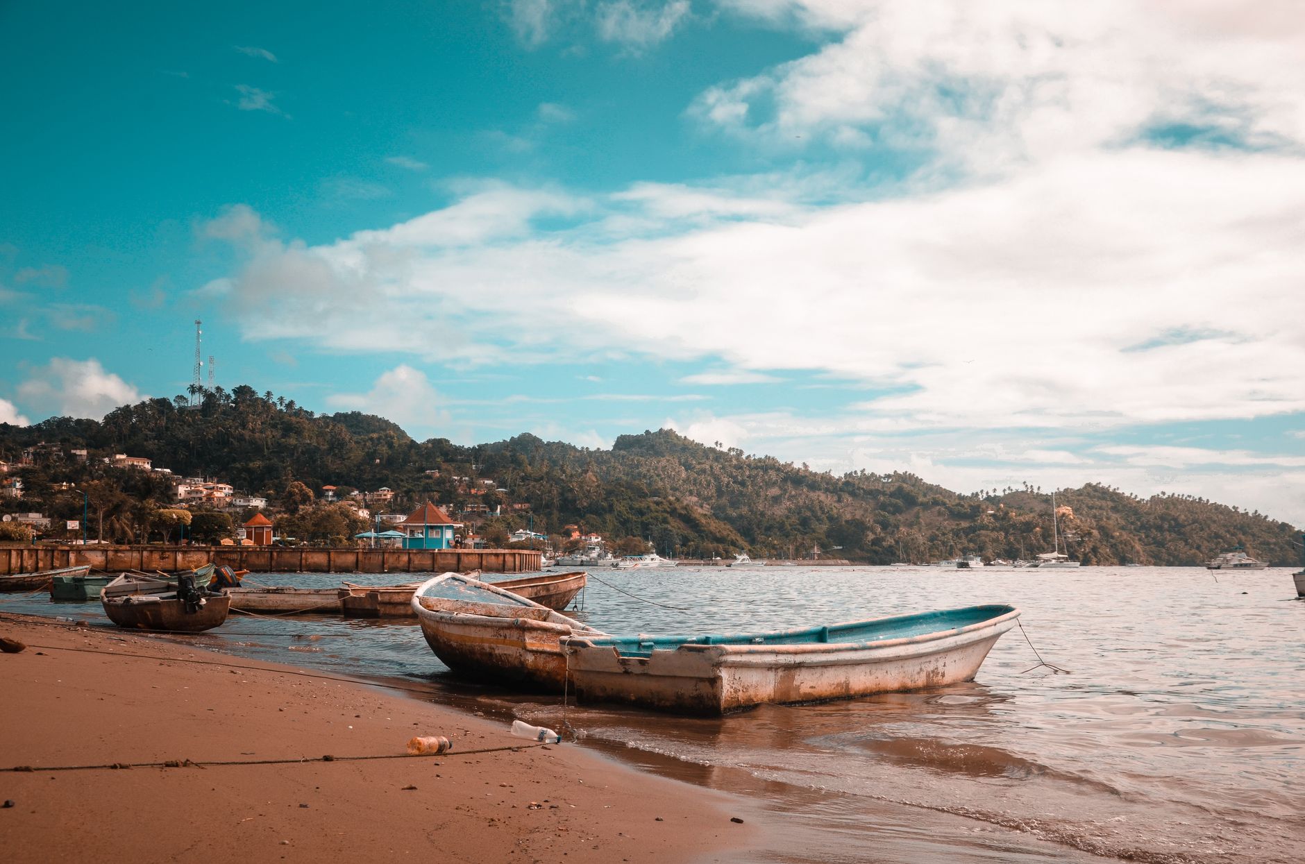 Explora el Puerto de Pescadores en Neiba, República Dominicana