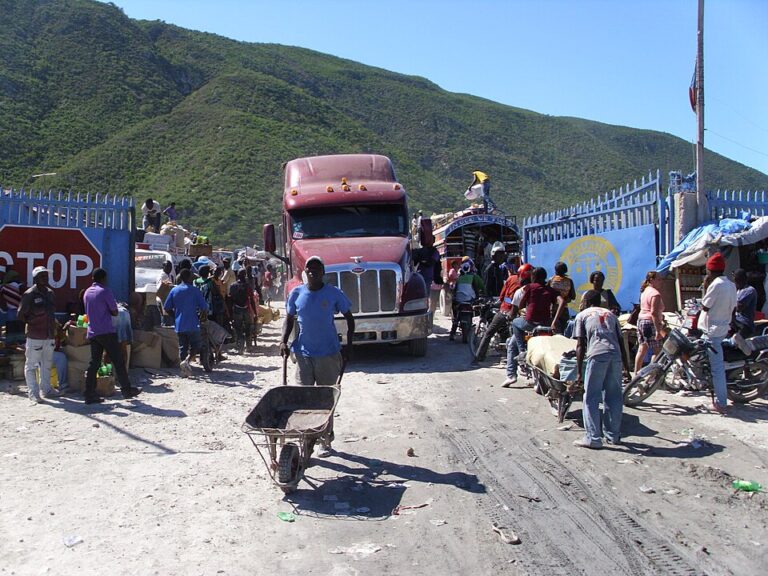 El paso de Jimaní: la frontera que los terremotos, las lluvias y la historia han puesto a prueba